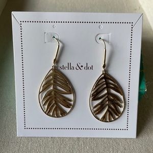 NWT Stella & Dot Filigree Earrings